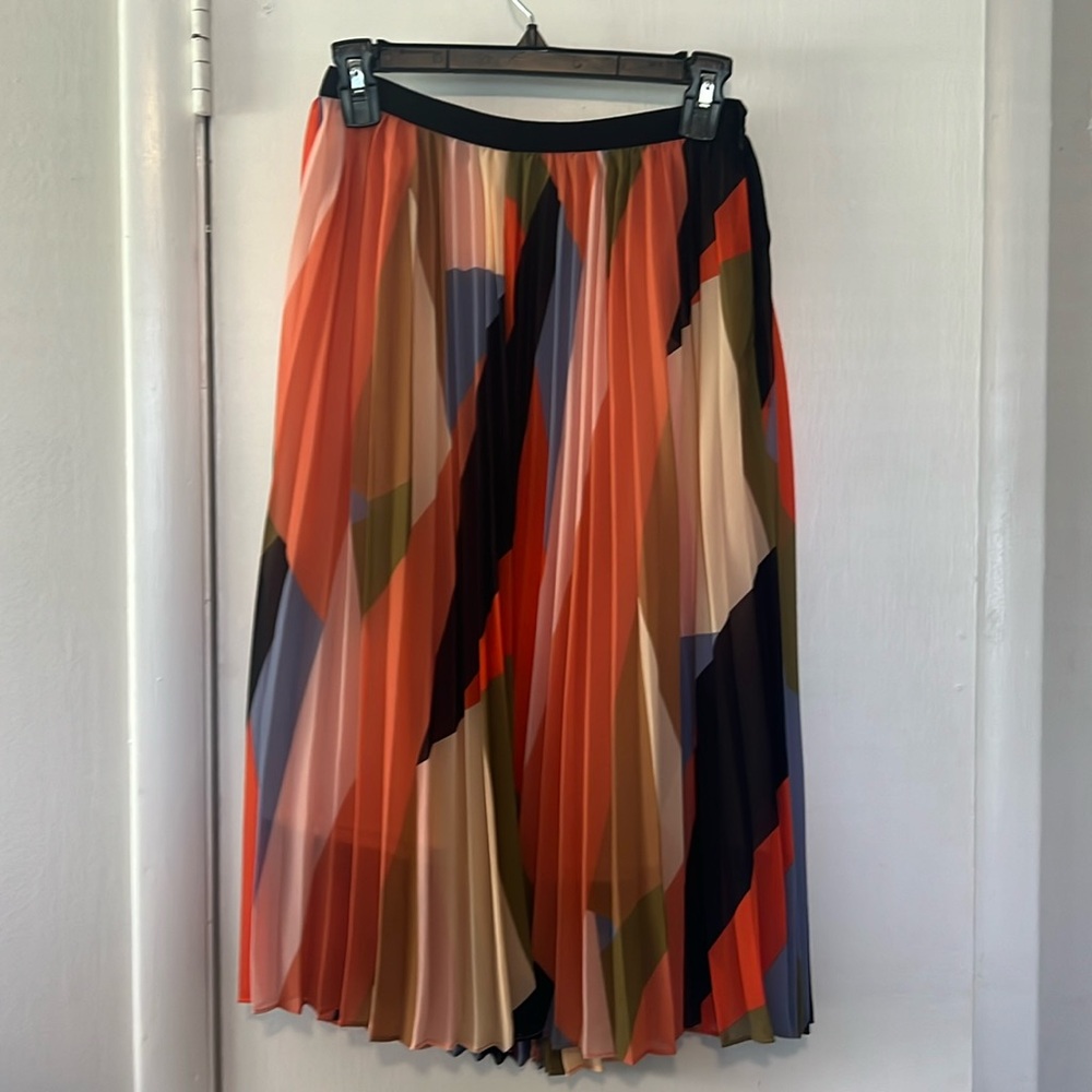 HD pleated multi-colored skirt. Size 0